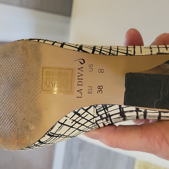 La Diva black and white peep toe heels, sz 38, fits like 7.5US - Picture 5 of 8